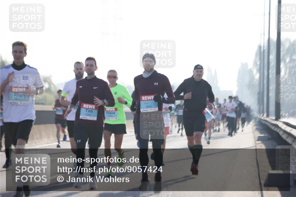 03.10.2025 - Köhlbrandbrückenlauf Jannik Wohlers http://msf.ph/oto/9057424 03.10.2025 09:13:36 Position 3 3155, 3834, 2302, 1079 meine-sportfotos.de
