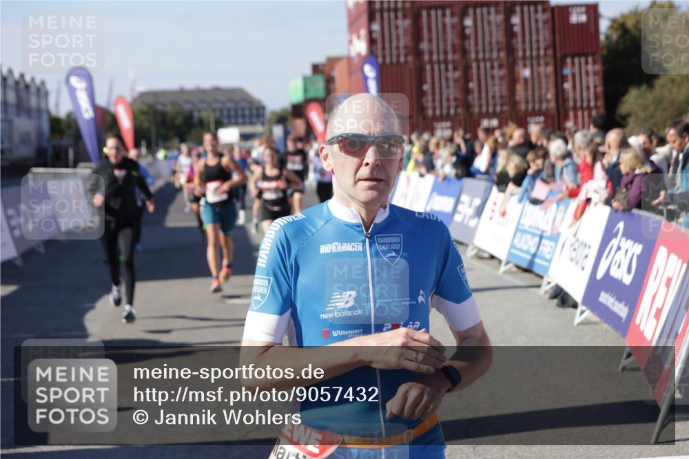 03.10.2025 - Köhlbrandbrückenlauf Jannik Wohlers http://msf.ph/oto/9057432 03.10.2025 13:11:25 Ziel 4293, 4315, 4325, 4597, 4999, 5145, 5522, 5754, 5794, 5939, 6028, 6080, 6563, 6680, 6685, 6686, 6690, 6691, 6726, 6727 meine-sportfotos.de