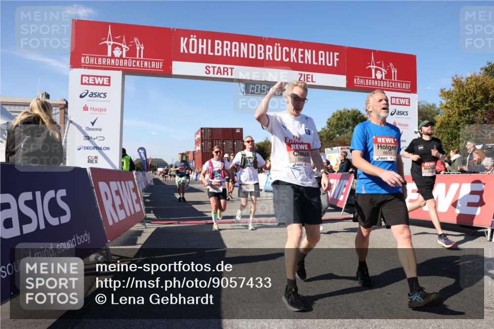 03.10.2025 - Köhlbrandbrückenlauf Lena Gebhardt http://msf.ph/oto/9057433 03.10.2025 13:09:10 Ziel 4057, 4197, 4334, 4346, 4351, 4377, 4381, 4403, 4486, 4901, 5242, 5740, 5953, 6037, 6372, 6562, 6630, 6814, 6816 meine-sportfotos.de