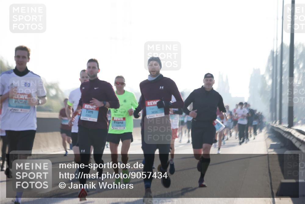 03.10.2025 - Köhlbrandbrückenlauf Jannik Wohlers http://msf.ph/oto/9057434 03.10.2025 09:13:36 Position 3 3155, 2302, 3834 meine-sportfotos.de