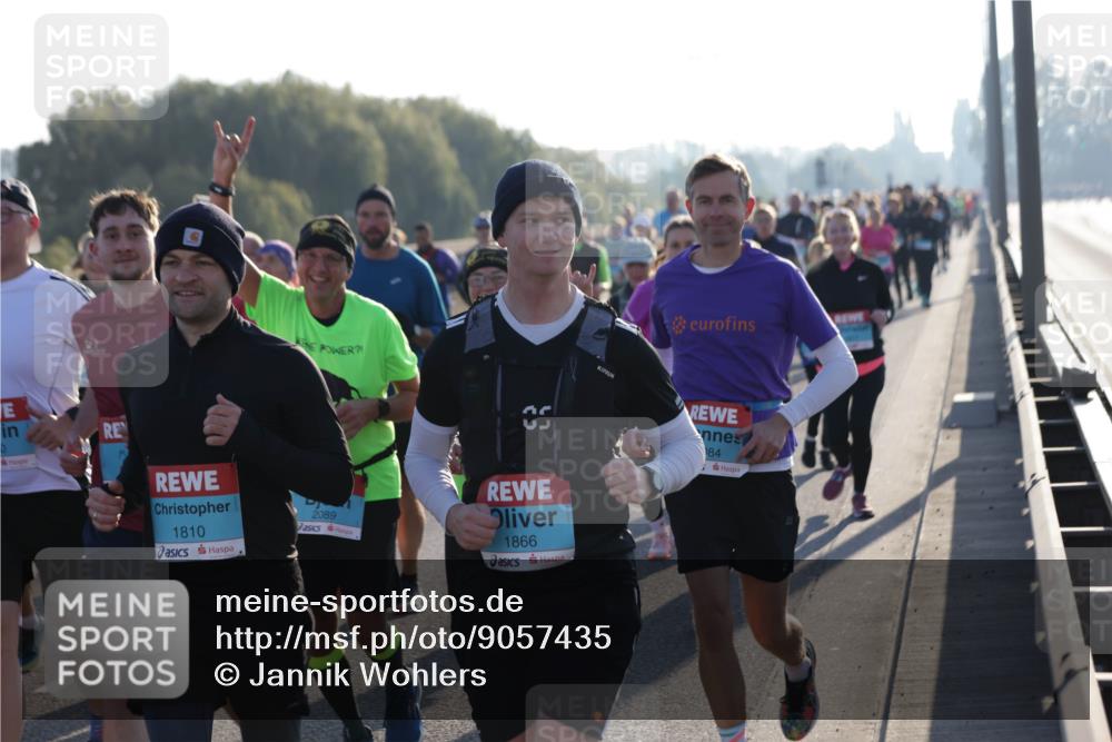 03.10.2025 - Köhlbrandbrückenlauf Jannik Wohlers http://msf.ph/oto/9057435 03.10.2025 09:21:16 Position 3 0, 1810, 2089, 1866, 84 meine-sportfotos.de