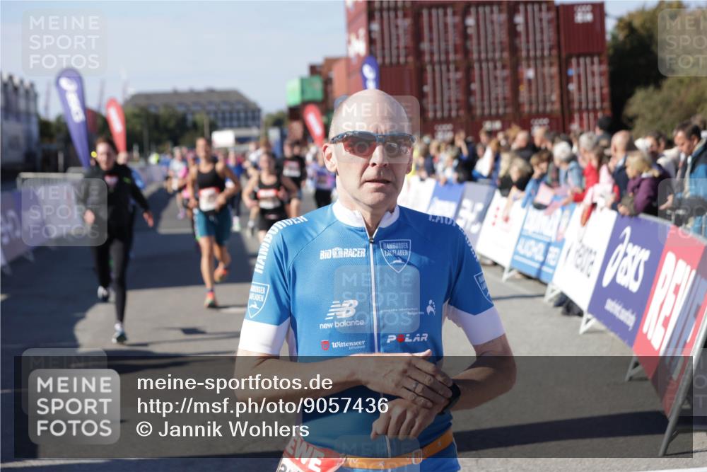 03.10.2025 - Köhlbrandbrückenlauf Jannik Wohlers http://msf.ph/oto/9057436 03.10.2025 13:11:25 Ziel 4293, 4315, 4325, 4597, 4999, 5145, 5522, 5754, 5794, 5939, 6028, 6080, 6563, 6680, 6685, 6686, 6690, 6691, 6726, 6727 meine-sportfotos.de