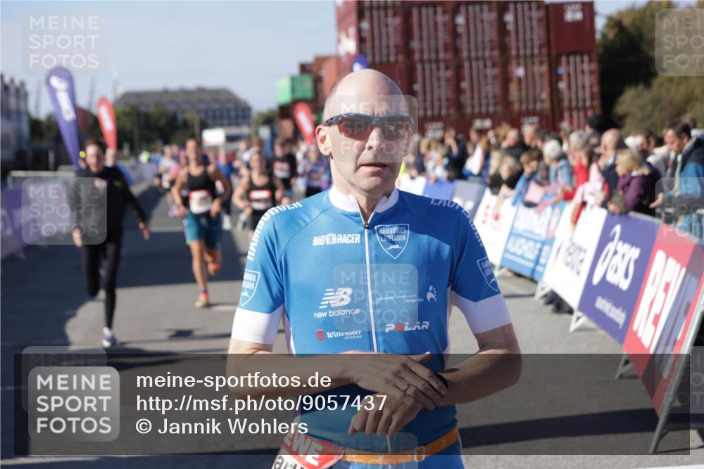 03.10.2025 - Köhlbrandbrückenlauf Jannik Wohlers http://msf.ph/oto/9057437 03.10.2025 13:11:25 Ziel 4293, 4315, 4325, 4597, 4999, 5145, 5522, 5754, 5794, 5939, 6028, 6080, 6563, 6680, 6685, 6686, 6690, 6691, 6726, 6727 meine-sportfotos.de