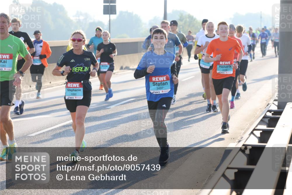 03.10.2025 - Köhlbrandbrückenlauf Lena Gebhardt http://msf.ph/oto/9057439 03.10.2025 09:17:59 Position 1 1080, 1092, 3497, 3496 meine-sportfotos.de