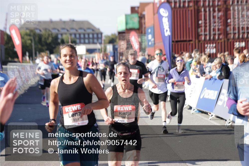 03.10.2025 - Köhlbrandbrückenlauf Jannik Wohlers http://msf.ph/oto/9057442 03.10.2025 13:11:28 Ziel 4293, 4315, 4325, 4427, 4501, 4597, 4999, 5145, 5754, 5794, 5939, 6028, 6080, 6563, 6680, 6685, 6686, 6690, 6691, 6726 meine-sportfotos.de