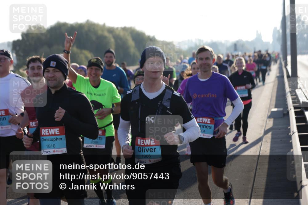 03.10.2025 - Köhlbrandbrückenlauf Jannik Wohlers http://msf.ph/oto/9057443 03.10.2025 09:21:16 Position 3 50, 1810, 2089, 1866, 84 meine-sportfotos.de