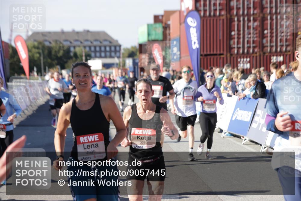 03.10.2025 - Köhlbrandbrückenlauf Jannik Wohlers http://msf.ph/oto/9057445 03.10.2025 13:11:28 Ziel 4293, 4315, 4325, 4427, 4501, 4597, 4999, 5145, 5754, 5794, 5939, 6028, 6080, 6563, 6680, 6685, 6686, 6690, 6691, 6726 meine-sportfotos.de