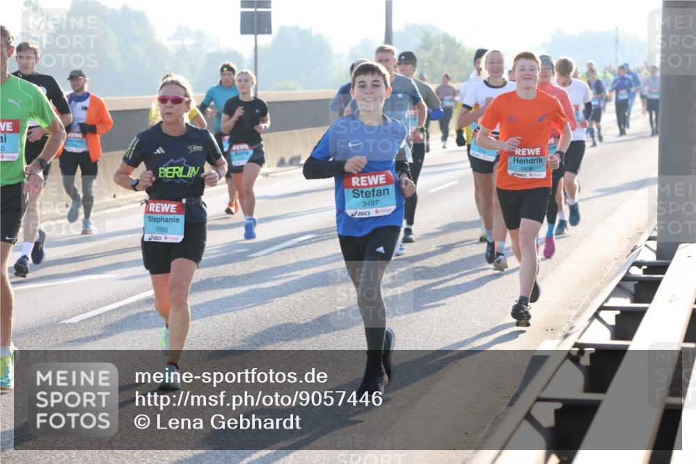 03.10.2025 - Köhlbrandbrückenlauf Lena Gebhardt http://msf.ph/oto/9057446 03.10.2025 09:17:59 Position 1 0, 1092, 3497, 3496 meine-sportfotos.de