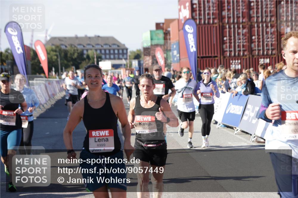 03.10.2025 - Köhlbrandbrückenlauf Jannik Wohlers http://msf.ph/oto/9057449 03.10.2025 13:11:28 Ziel 4293, 4315, 4325, 4427, 4501, 4597, 4999, 5145, 5754, 5794, 5939, 6028, 6080, 6563, 6680, 6685, 6686, 6690, 6691, 6726 meine-sportfotos.de