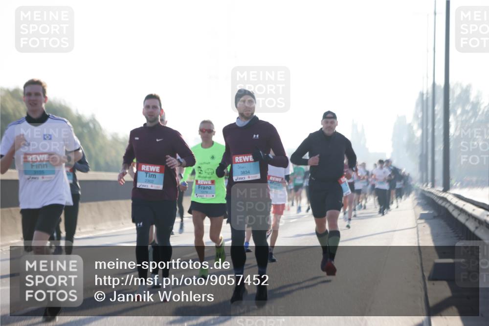 03.10.2025 - Köhlbrandbrückenlauf Jannik Wohlers http://msf.ph/oto/9057452 03.10.2025 09:13:37 Position 3 3155, 2302, 3834 meine-sportfotos.de