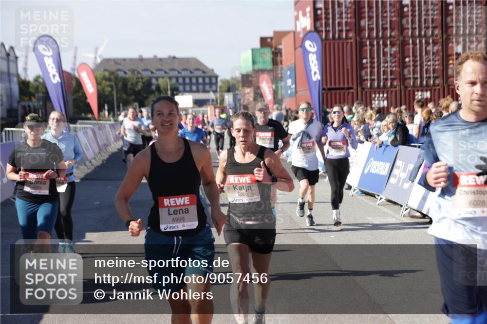 03.10.2025 - Köhlbrandbrückenlauf Jannik Wohlers http://msf.ph/oto/9057456 03.10.2025 13:11:28 Ziel 4293, 4315, 4325, 4427, 4501, 4597, 4999, 5145, 5754, 5794, 5939, 6028, 6080, 6563, 6680, 6685, 6686, 6690, 6691, 6726 meine-sportfotos.de