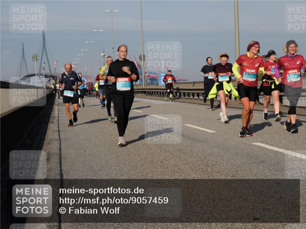 03.10.2025 - Köhlbrandbrückenlauf Fabian Wolf http://msf.ph/oto/9057459 03.10.2025 10:03:57 Position 3 3759, 2174, 2143 meine-sportfotos.de
