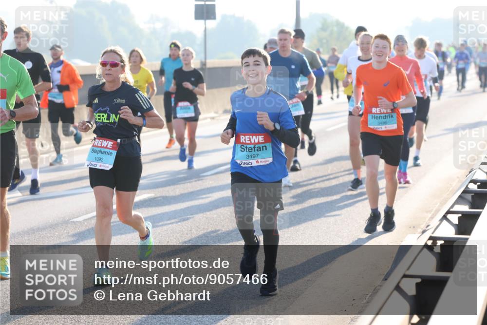 03.10.2025 - Köhlbrandbrückenlauf Lena Gebhardt http://msf.ph/oto/9057466 03.10.2025 09:17:59 Position 1 5, 1092, 3497, 3496 meine-sportfotos.de