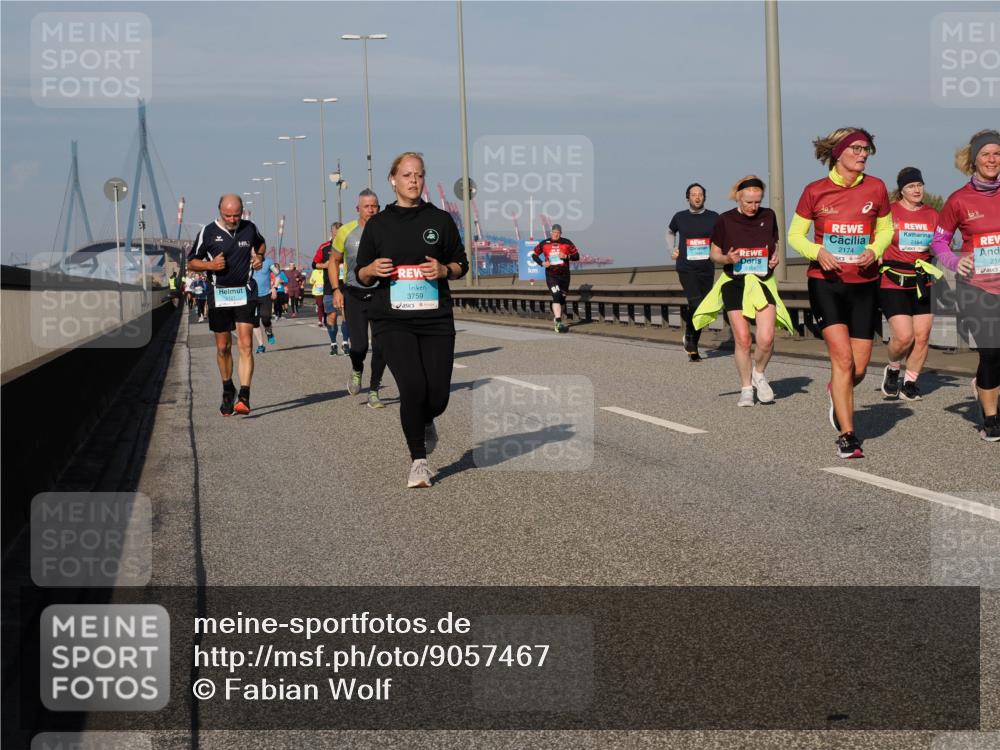 03.10.2025 - Köhlbrandbrückenlauf Fabian Wolf http://msf.ph/oto/9057467 03.10.2025 10:03:57 Position 3 2121, 3759, 2174, 214 meine-sportfotos.de