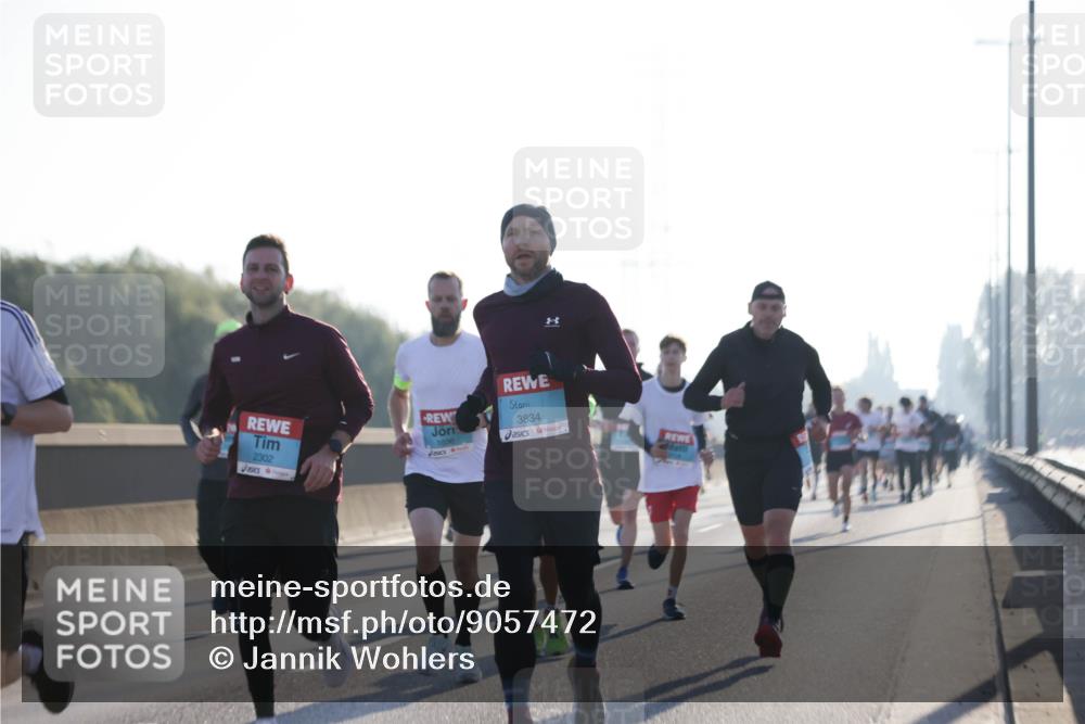 03.10.2025 - Köhlbrandbrückenlauf Jannik Wohlers http://msf.ph/oto/9057472 03.10.2025 09:13:38 Position 3 3834, 1036, 2302 meine-sportfotos.de