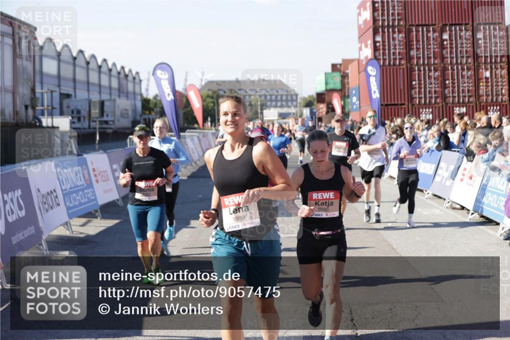 03.10.2025 - Köhlbrandbrückenlauf Jannik Wohlers http://msf.ph/oto/9057475 03.10.2025 13:11:28 Ziel 4293, 4315, 4325, 4427, 4501, 4597, 4999, 5145, 5754, 5794, 5939, 6028, 6080, 6563, 6680, 6685, 6686, 6690, 6691, 6726 meine-sportfotos.de
