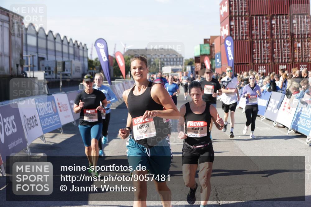 03.10.2025 - Köhlbrandbrückenlauf Jannik Wohlers http://msf.ph/oto/9057481 03.10.2025 13:11:28 Ziel 4293, 4315, 4325, 4427, 4501, 4597, 4999, 5145, 5754, 5794, 5939, 6028, 6080, 6563, 6680, 6685, 6686, 6690, 6691, 6726 meine-sportfotos.de
