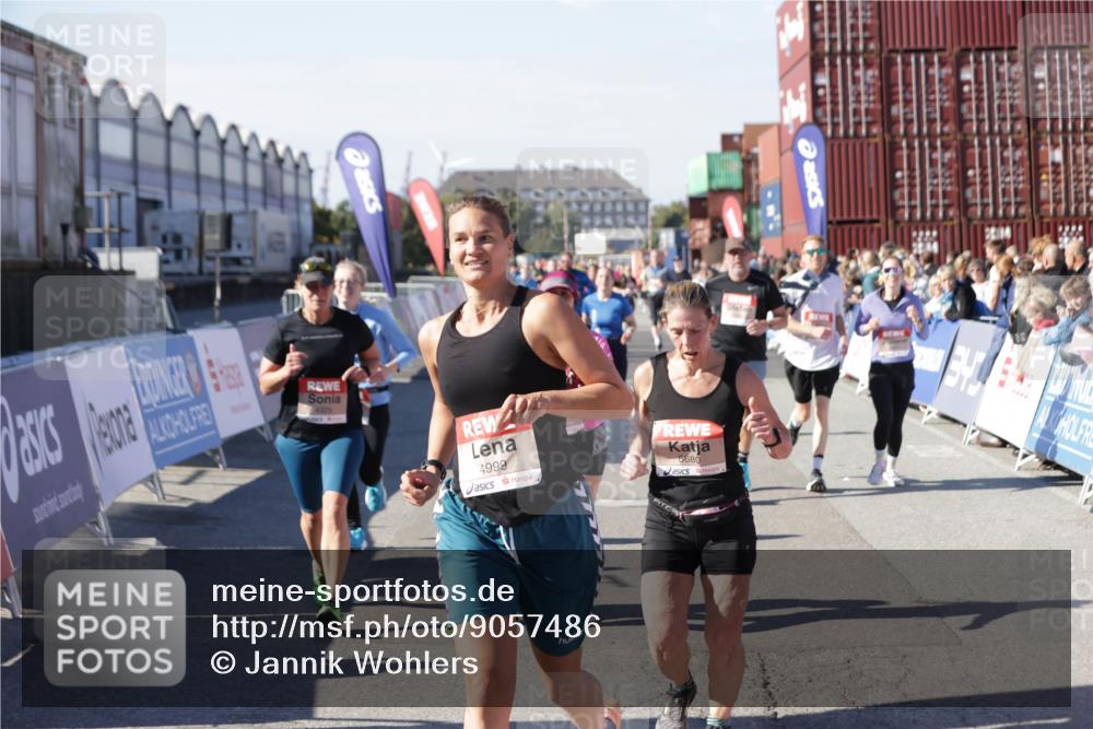 03.10.2025 - Köhlbrandbrückenlauf Jannik Wohlers http://msf.ph/oto/9057486 03.10.2025 13:11:28 Ziel 4293, 4315, 4325, 4427, 4501, 4597, 4999, 5145, 5754, 5794, 5939, 6028, 6080, 6563, 6680, 6685, 6686, 6690, 6691, 6726 meine-sportfotos.de