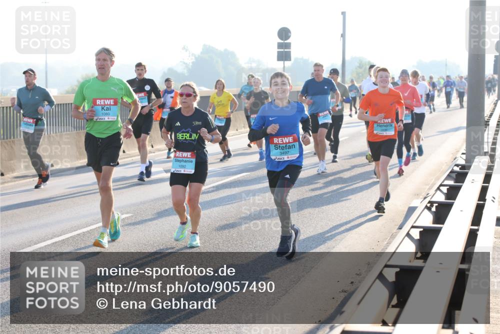 03.10.2025 - Köhlbrandbrückenlauf Lena Gebhardt http://msf.ph/oto/9057490 03.10.2025 09:18:00 Position 1 1080, 1092, 3497, 3496 meine-sportfotos.de