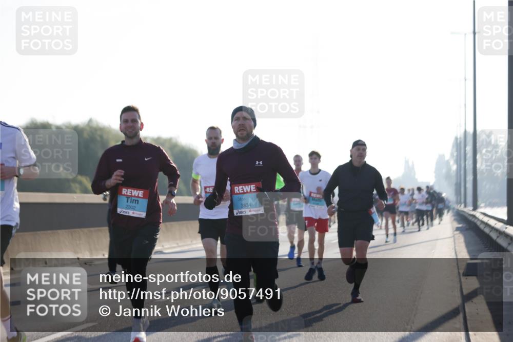03.10.2025 - Köhlbrandbrückenlauf Jannik Wohlers http://msf.ph/oto/9057491 03.10.2025 09:13:38 Position 3 2302, 3834 meine-sportfotos.de