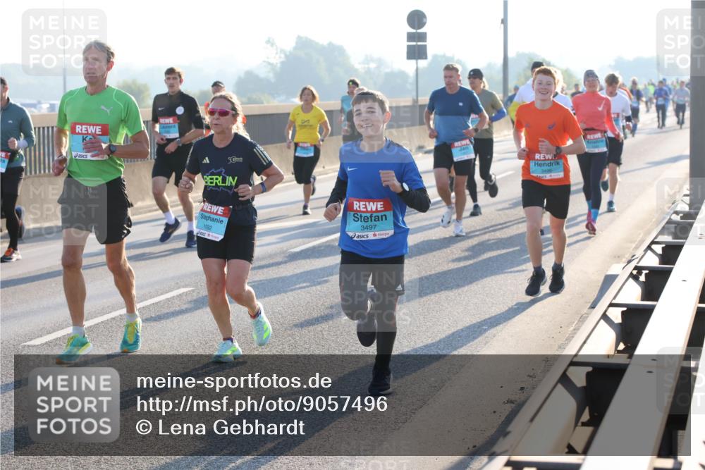 03.10.2025 - Köhlbrandbrückenlauf Lena Gebhardt http://msf.ph/oto/9057496 03.10.2025 09:18:00 Position 1 5, 1092, 3497, 3496 meine-sportfotos.de