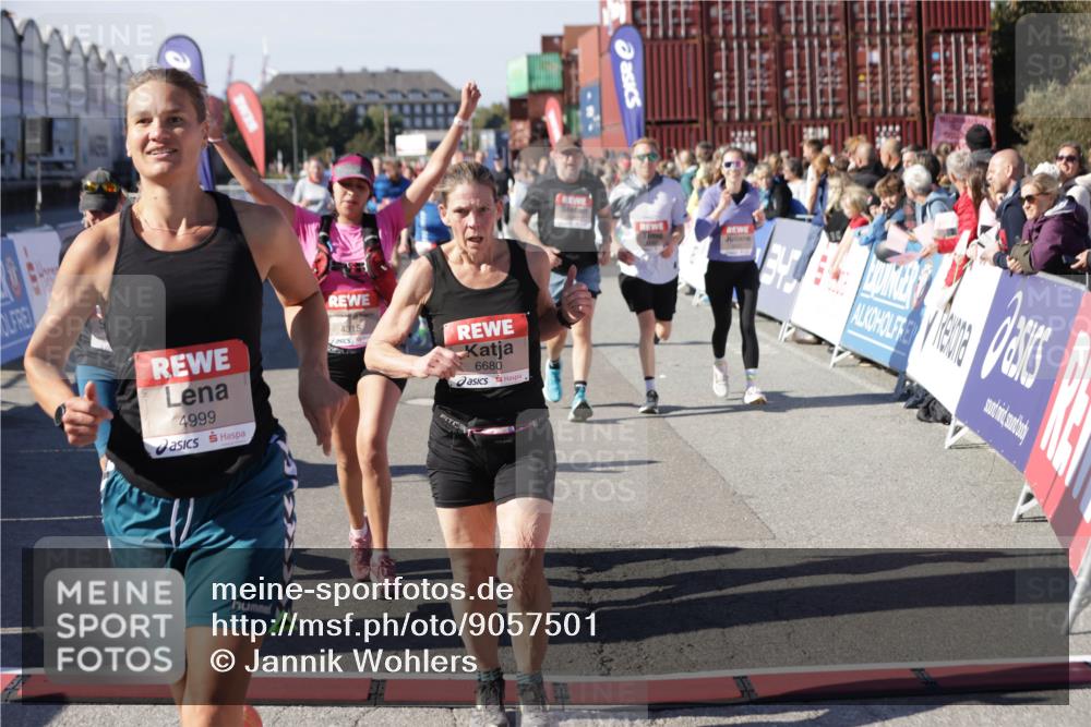 03.10.2025 - Köhlbrandbrückenlauf Jannik Wohlers http://msf.ph/oto/9057501 03.10.2025 13:11:29 Ziel 4158, 4293, 4315, 4325, 4427, 4501, 4597, 4999, 5145, 5754, 5794, 5939, 6028, 6080, 6563, 6680, 6685, 6686, 6690, 6691, 6726 meine-sportfotos.de
