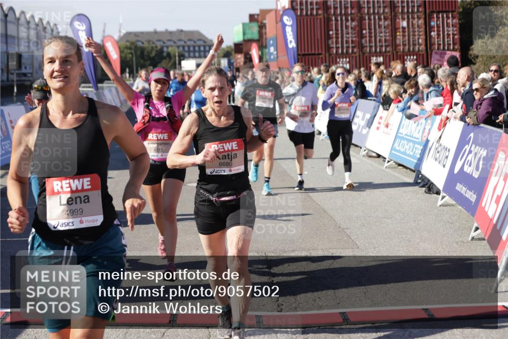 03.10.2025 - Köhlbrandbrückenlauf Jannik Wohlers http://msf.ph/oto/9057502 03.10.2025 13:11:29 Ziel 4158, 4293, 4315, 4325, 4427, 4501, 4597, 4999, 5145, 5754, 5794, 5939, 6028, 6080, 6563, 6680, 6685, 6686, 6690, 6691, 6726 meine-sportfotos.de