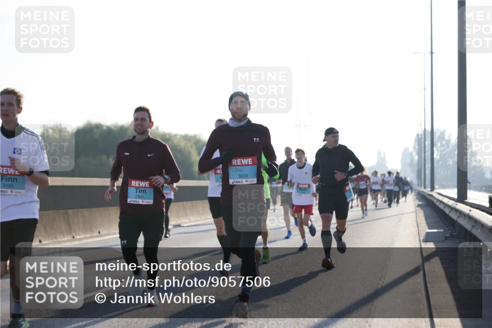 03.10.2025 - Köhlbrandbrückenlauf Jannik Wohlers http://msf.ph/oto/9057506 03.10.2025 09:13:39 Position 3 3155, 2302, 3834 meine-sportfotos.de