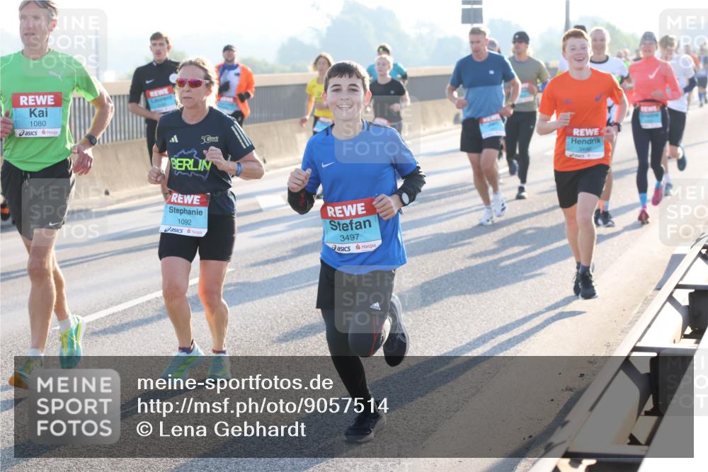 03.10.2025 - Köhlbrandbrückenlauf Lena Gebhardt http://msf.ph/oto/9057514 03.10.2025 09:18:00 Position 1 1080, 5, 1092, 3497, 3496 meine-sportfotos.de