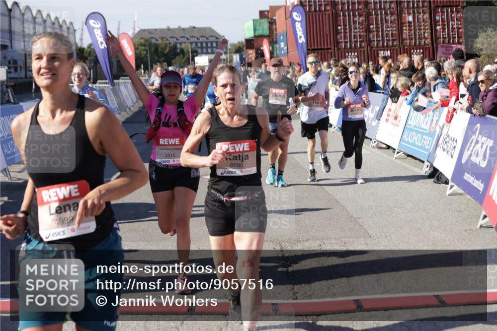 03.10.2025 - Köhlbrandbrückenlauf Jannik Wohlers http://msf.ph/oto/9057516 03.10.2025 13:11:29 Ziel 4158, 4293, 4315, 4325, 4427, 4501, 4597, 4999, 5145, 5754, 5794, 5939, 6028, 6080, 6563, 6680, 6685, 6686, 6690, 6691, 6726 meine-sportfotos.de