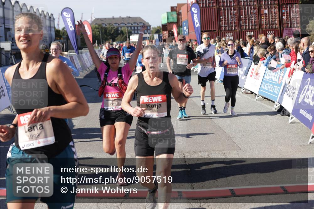 03.10.2025 - Köhlbrandbrückenlauf Jannik Wohlers http://msf.ph/oto/9057519 03.10.2025 13:11:29 Ziel 4158, 4293, 4315, 4325, 4427, 4501, 4597, 4999, 5145, 5754, 5794, 5939, 6028, 6080, 6563, 6680, 6685, 6686, 6690, 6691, 6726 meine-sportfotos.de