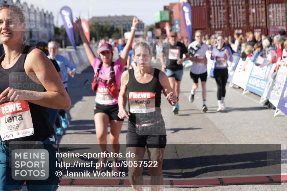 03.10.2025 - Köhlbrandbrückenlauf Jannik Wohlers http://msf.ph/oto/9057522 03.10.2025 13:11:29 Ziel 4158, 4293, 4315, 4325, 4427, 4501, 4597, 4999, 5145, 5754, 5794, 5939, 6028, 6080, 6563, 6680, 6685, 6686, 6690, 6691, 6726 meine-sportfotos.de