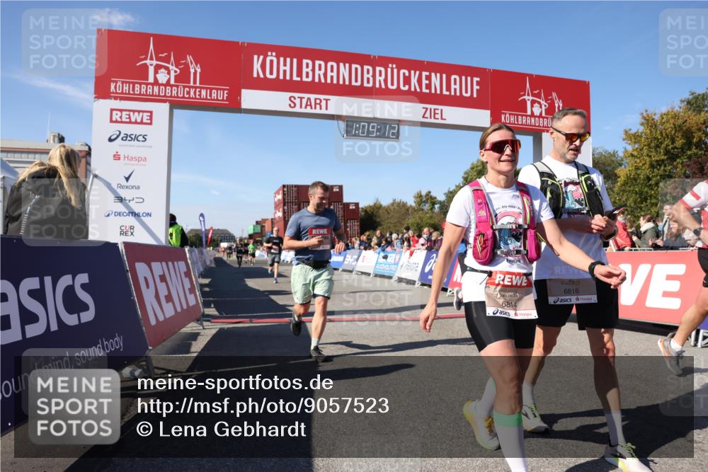 03.10.2025 - Köhlbrandbrückenlauf Lena Gebhardt http://msf.ph/oto/9057523 03.10.2025 13:09:13 Ziel 4197, 4334, 4346, 4351, 4377, 4486, 4901, 5242, 5740, 5953, 6037, 6062, 6349, 6562, 6630, 6814, 6816 meine-sportfotos.de