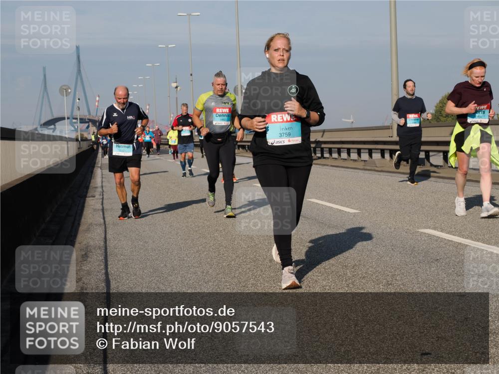 03.10.2025 - Köhlbrandbrückenlauf Fabian Wolf http://msf.ph/oto/9057543 03.10.2025 10:03:59 Position 3 2121, 3759, 2164 meine-sportfotos.de