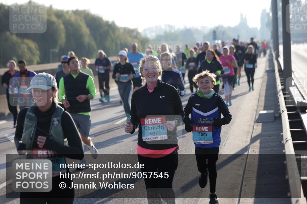 03.10.2025 - Köhlbrandbrückenlauf Jannik Wohlers http://msf.ph/oto/9057545 03.10.2025 09:21:19 Position 3 2068, 1917, 3075 meine-sportfotos.de