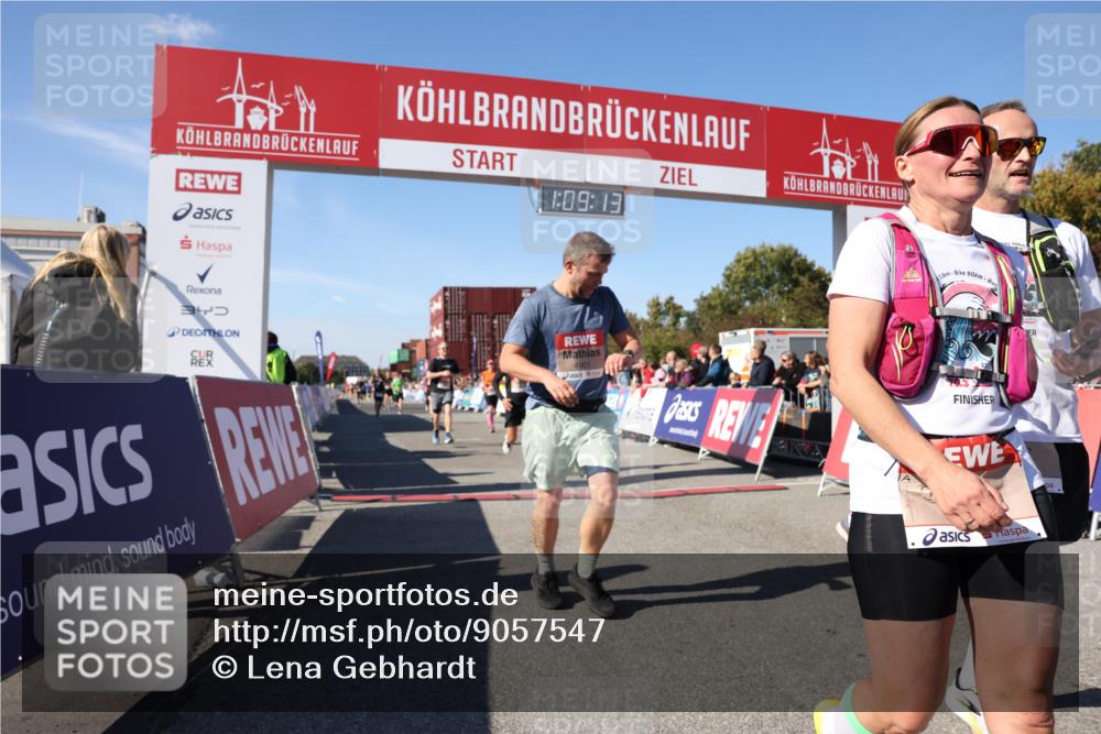 03.10.2025 - Köhlbrandbrückenlauf Lena Gebhardt http://msf.ph/oto/9057547 03.10.2025 13:09:13 Ziel 4197, 4334, 4346, 4351, 4377, 4486, 4901, 5242, 5740, 5953, 6037, 6062, 6349, 6562, 6630, 6814, 6816 meine-sportfotos.de
