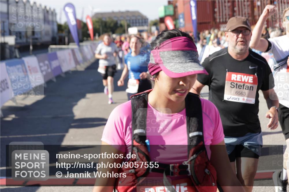 03.10.2025 - Köhlbrandbrückenlauf Jannik Wohlers http://msf.ph/oto/9057555 03.10.2025 13:11:32 Ziel 4158, 4315, 4325, 4427, 4501, 4538, 4597, 4617, 4777, 4799, 4845, 4999, 5145, 5794, 5939, 6028, 6217, 6218, 6517, 6563, 6680, 6689, 6690, 6691, 6726 meine-sportfotos.de
