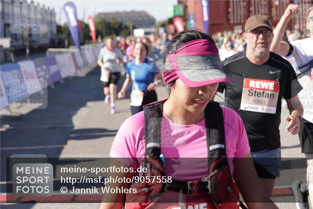 03.10.2025 - Köhlbrandbrückenlauf Jannik Wohlers http://msf.ph/oto/9057558 03.10.2025 13:11:32 Ziel 4158, 4315, 4325, 4427, 4501, 4538, 4597, 4617, 4777, 4799, 4845, 4999, 5145, 5794, 5939, 6028, 6217, 6218, 6517, 6563, 6680, 6689, 6690, 6691, 6726 meine-sportfotos.de