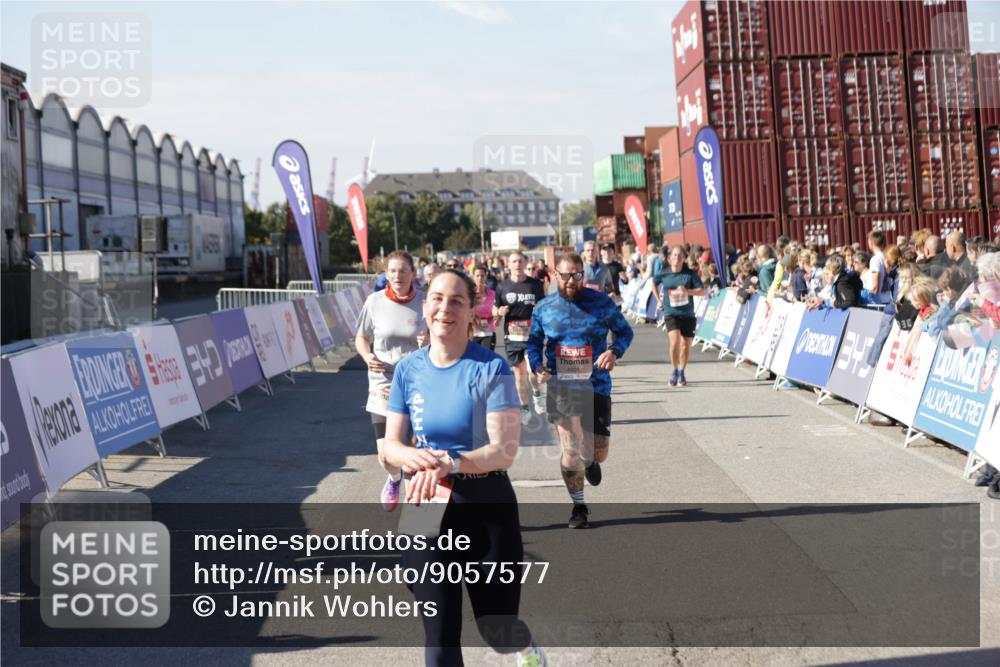 03.10.2025 - Köhlbrandbrückenlauf Jannik Wohlers http://msf.ph/oto/9057577 03.10.2025 13:11:33 Ziel 4158, 4315, 4325, 4427, 4501, 4538, 4597, 4617, 4777, 4799, 4845, 4999, 5145, 5794, 5939, 6028, 6217, 6218, 6517, 6563, 6680, 6689, 6690, 6691 meine-sportfotos.de