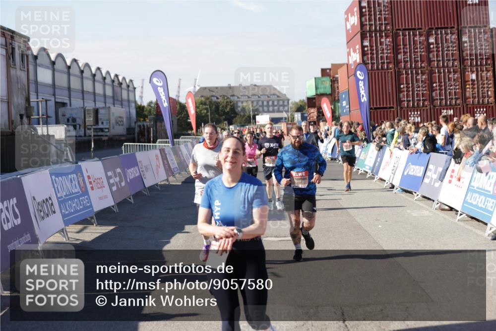03.10.2025 - Köhlbrandbrückenlauf Jannik Wohlers http://msf.ph/oto/9057580 03.10.2025 13:11:33 Ziel 4158, 4315, 4325, 4427, 4501, 4538, 4597, 4617, 4777, 4799, 4845, 4999, 5145, 5794, 5939, 6028, 6217, 6218, 6517, 6563, 6680, 6689, 6690, 6691 meine-sportfotos.de