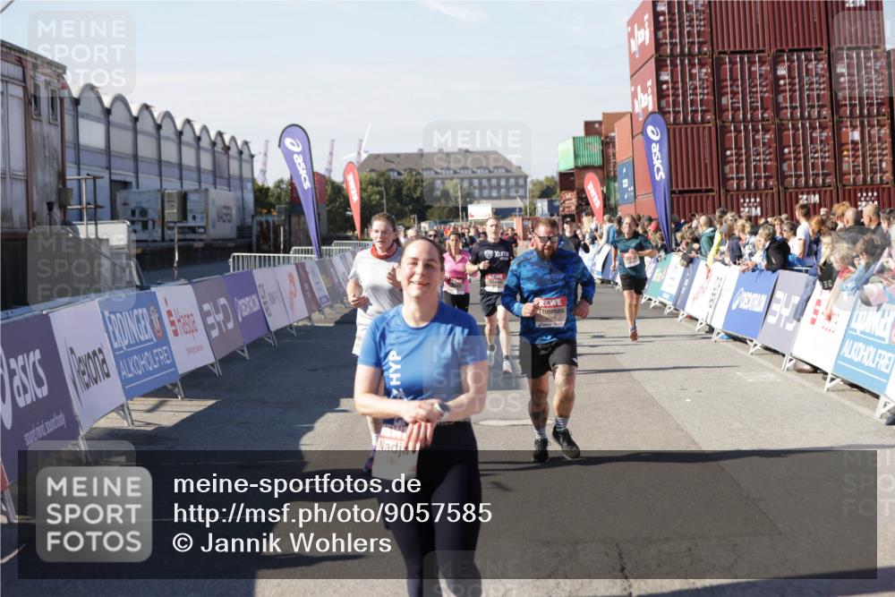 03.10.2025 - Köhlbrandbrückenlauf Jannik Wohlers http://msf.ph/oto/9057585 03.10.2025 13:11:33 Ziel 4158, 4315, 4325, 4427, 4501, 4538, 4597, 4617, 4777, 4799, 4845, 4999, 5145, 5794, 5939, 6028, 6217, 6218, 6517, 6563, 6680, 6689, 6690, 6691 meine-sportfotos.de
