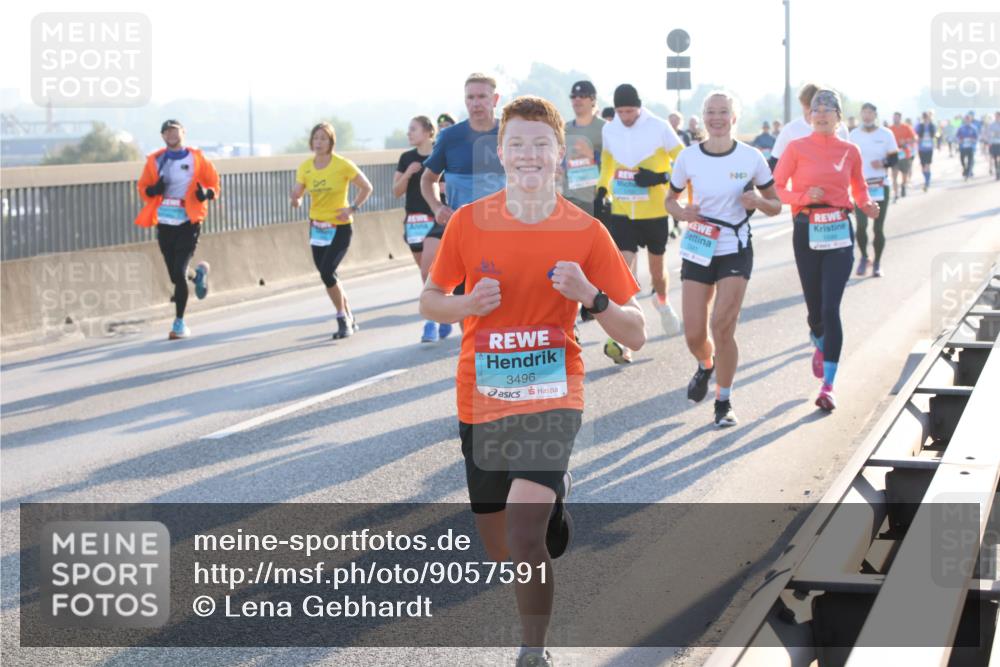 03.10.2025 - Köhlbrandbrückenlauf Lena Gebhardt http://msf.ph/oto/9057591 03.10.2025 09:18:02 Position 1 3496 meine-sportfotos.de