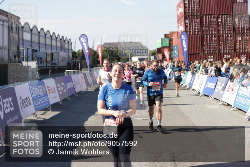 03.10.2025 - Köhlbrandbrückenlauf Jannik Wohlers http://msf.ph/oto/9057592 03.10.2025 13:11:33 Ziel 4158, 4315, 4325, 4427, 4501, 4538, 4597, 4617, 4777, 4799, 4845, 4999, 5145, 5794, 5939, 6028, 6217, 6218, 6517, 6563, 6680, 6689, 6690, 6691 meine-sportfotos.de