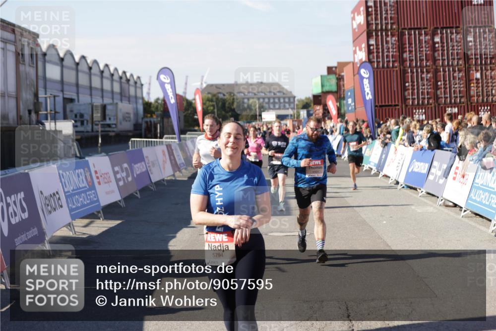 03.10.2025 - Köhlbrandbrückenlauf Jannik Wohlers http://msf.ph/oto/9057595 03.10.2025 13:11:33 Ziel 4158, 4315, 4325, 4427, 4501, 4538, 4597, 4617, 4777, 4799, 4845, 4999, 5145, 5794, 5939, 6028, 6217, 6218, 6517, 6563, 6680, 6689, 6690, 6691 meine-sportfotos.de
