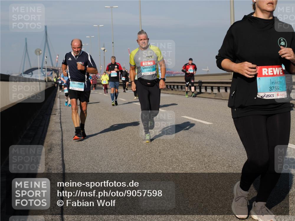 03.10.2025 - Köhlbrandbrückenlauf Fabian Wolf http://msf.ph/oto/9057598 03.10.2025 10:04:00 Position 3 2121, 1482, 3759 meine-sportfotos.de
