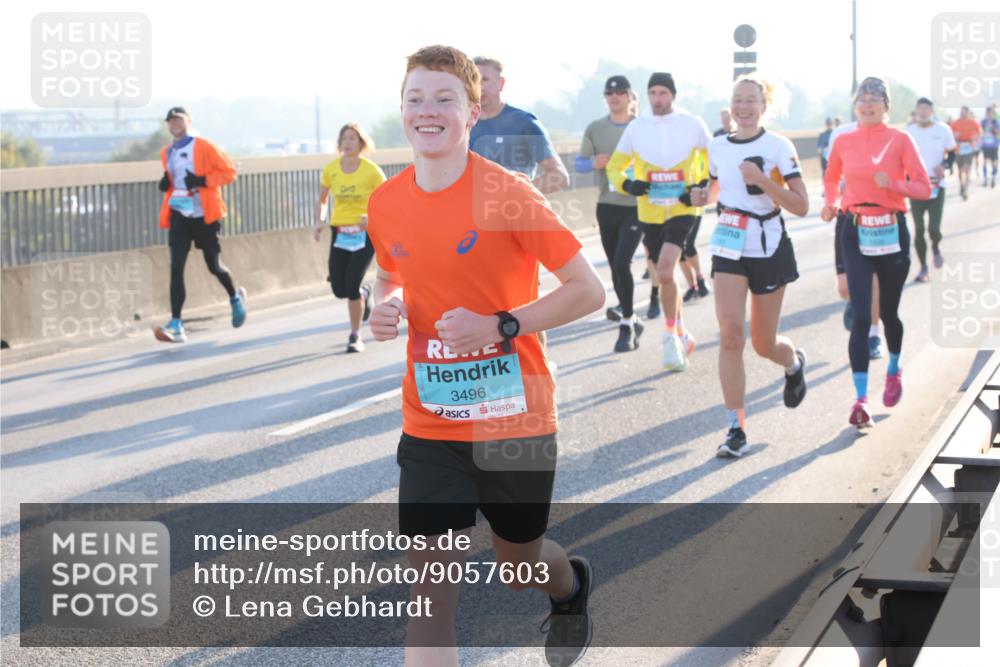 03.10.2025 - Köhlbrandbrückenlauf Lena Gebhardt http://msf.ph/oto/9057603 03.10.2025 09:18:02 Position 1 3496 meine-sportfotos.de