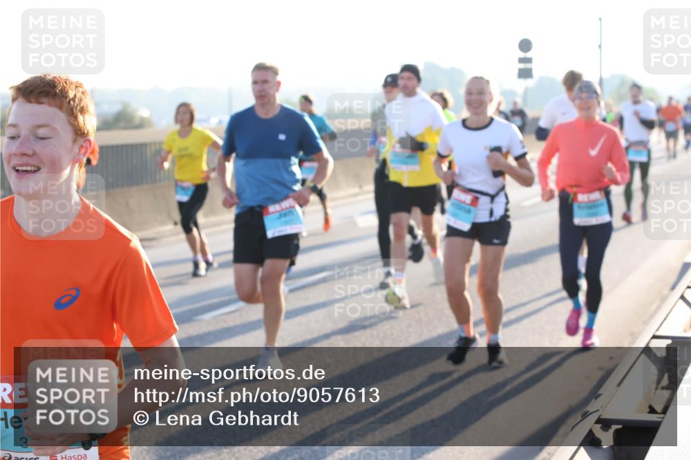 03.10.2025 - Köhlbrandbrückenlauf Lena Gebhardt http://msf.ph/oto/9057613 03.10.2025 09:18:03 Position 1 3 meine-sportfotos.de