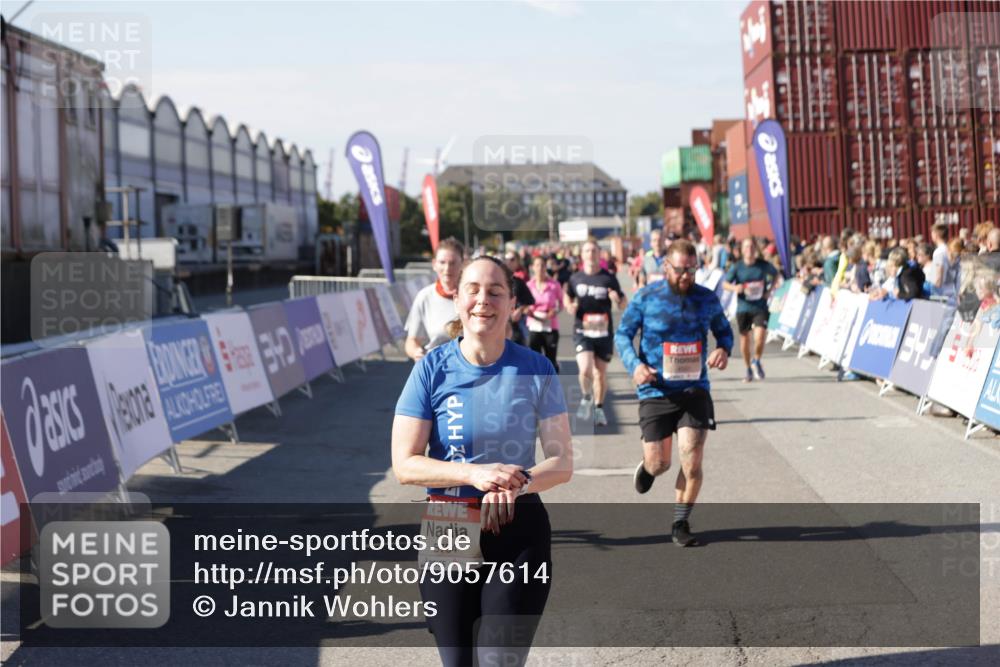03.10.2025 - Köhlbrandbrückenlauf Jannik Wohlers http://msf.ph/oto/9057614 03.10.2025 13:11:33 Ziel 4158, 4315, 4325, 4427, 4501, 4538, 4597, 4617, 4777, 4799, 4845, 4999, 5145, 5794, 5939, 6028, 6217, 6218, 6517, 6563, 6680, 6689, 6690, 6691 meine-sportfotos.de