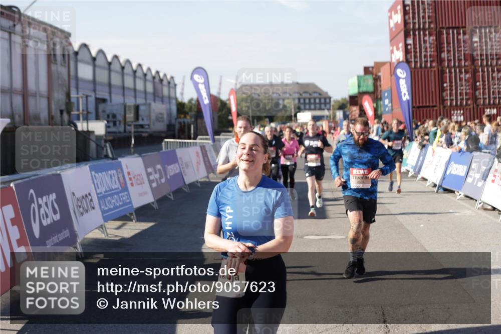 03.10.2025 - Köhlbrandbrückenlauf Jannik Wohlers http://msf.ph/oto/9057623 03.10.2025 13:11:33 Ziel 4158, 4315, 4325, 4427, 4501, 4538, 4597, 4617, 4777, 4799, 4845, 4999, 5145, 5794, 5939, 6028, 6217, 6218, 6517, 6563, 6680, 6689, 6690, 6691 meine-sportfotos.de