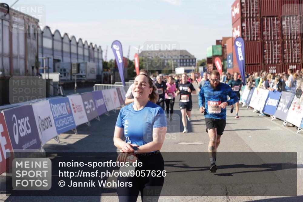 03.10.2025 - Köhlbrandbrückenlauf Jannik Wohlers http://msf.ph/oto/9057626 03.10.2025 13:11:33 Ziel 4158, 4315, 4325, 4427, 4501, 4538, 4597, 4617, 4777, 4799, 4845, 4999, 5145, 5794, 5939, 6028, 6217, 6218, 6517, 6563, 6680, 6689, 6690, 6691 meine-sportfotos.de